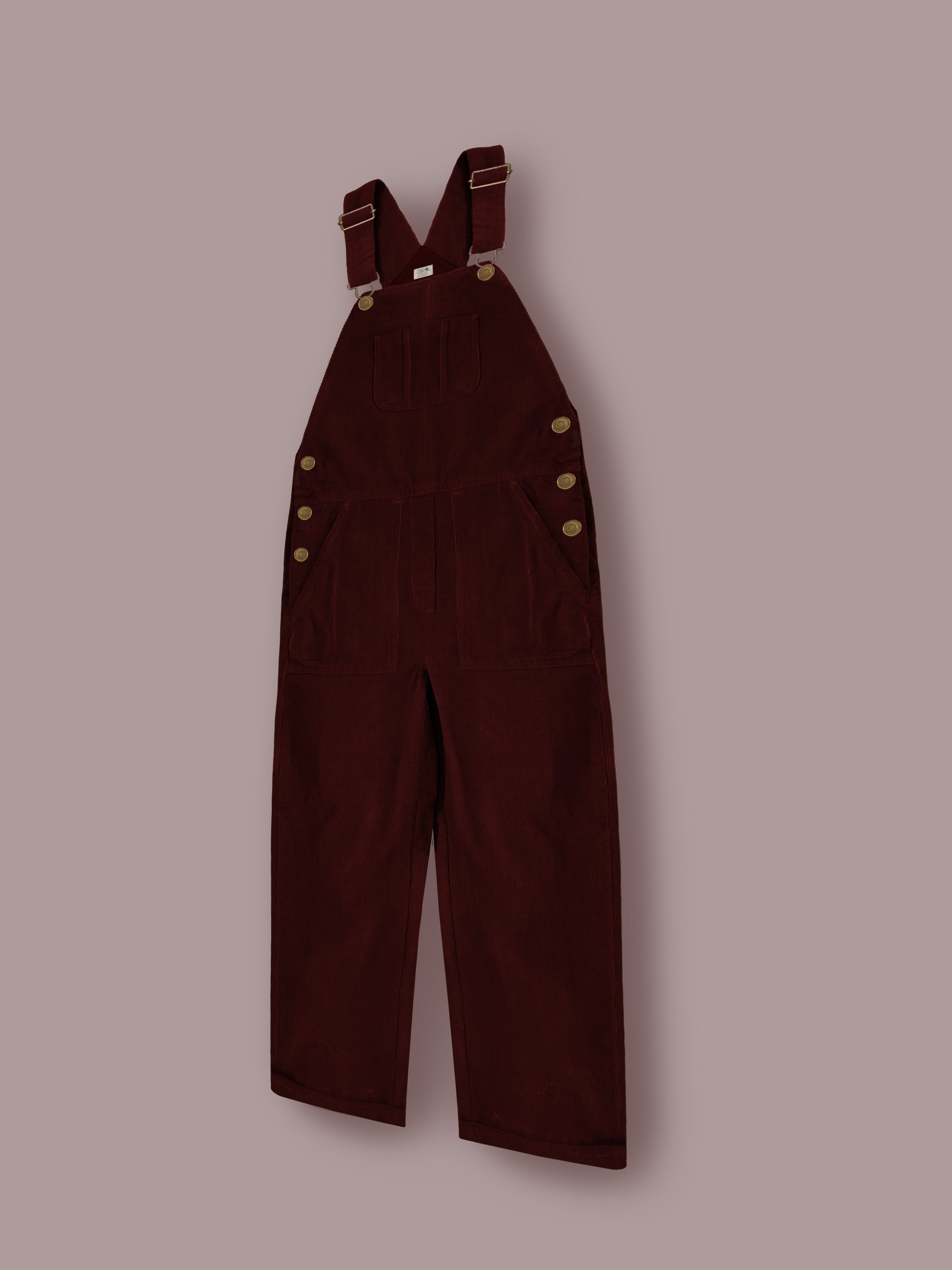 Mädchen Latzhose aus bordeauxroter Baumwolle – klassischer Schnitt für den Sommer