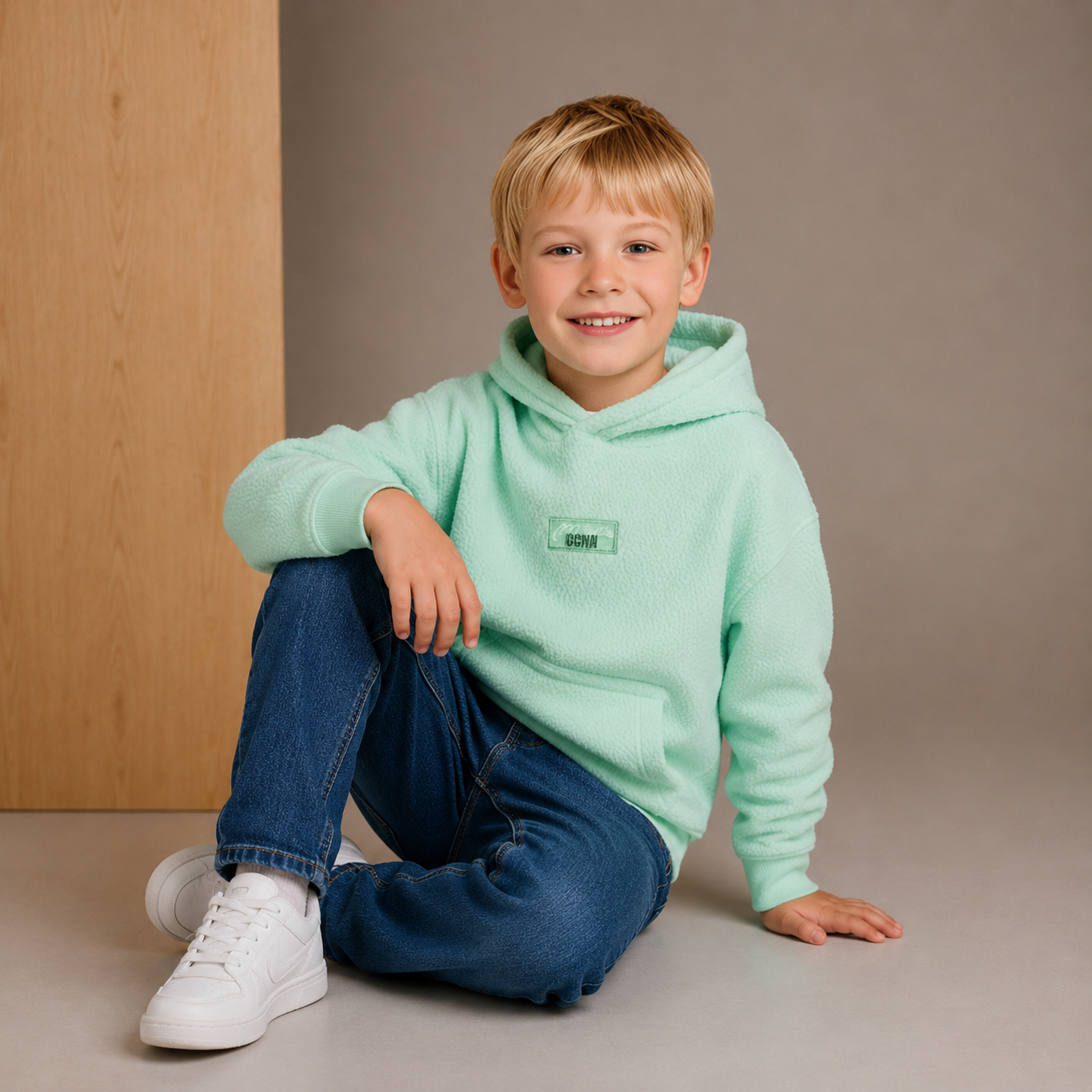 Gemütlicher Hoodie mit Minz-Stickerei