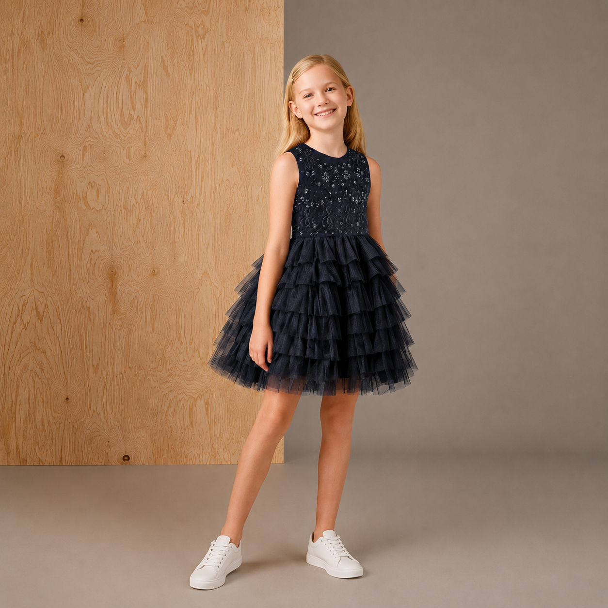 Schwarzes, einfarbiges, besticktes, verspieltes, klassisches Sommerkleid