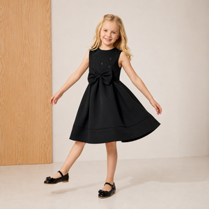 Robe évasée noire ornée de perles, adorable et élégante