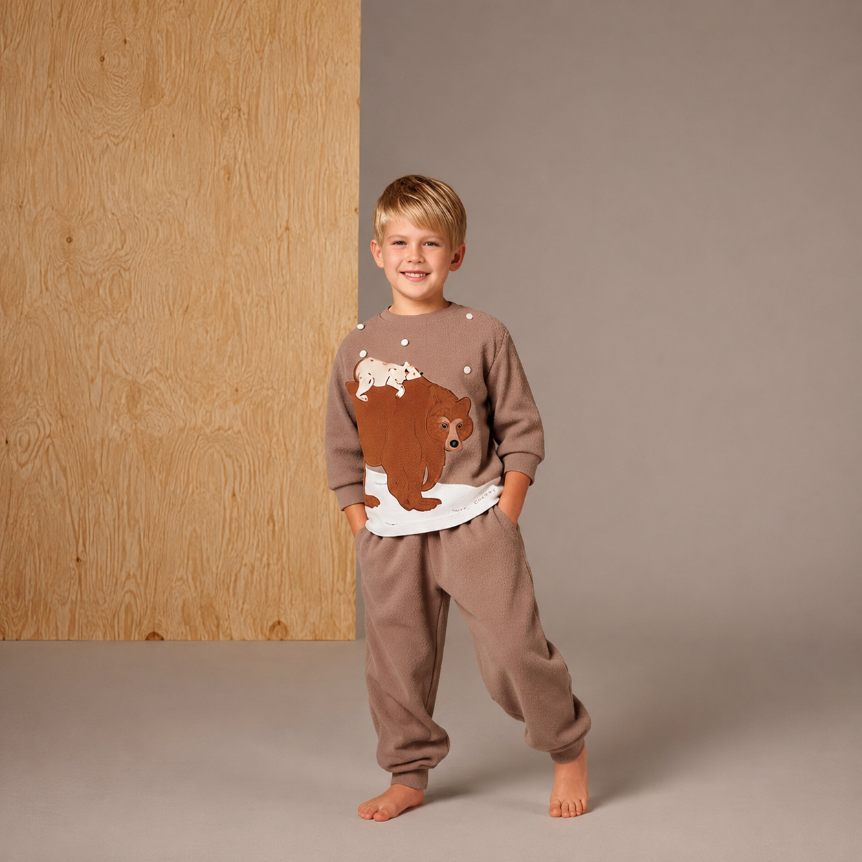 Brauner, fester Applikations-Trend-Schlafanzug