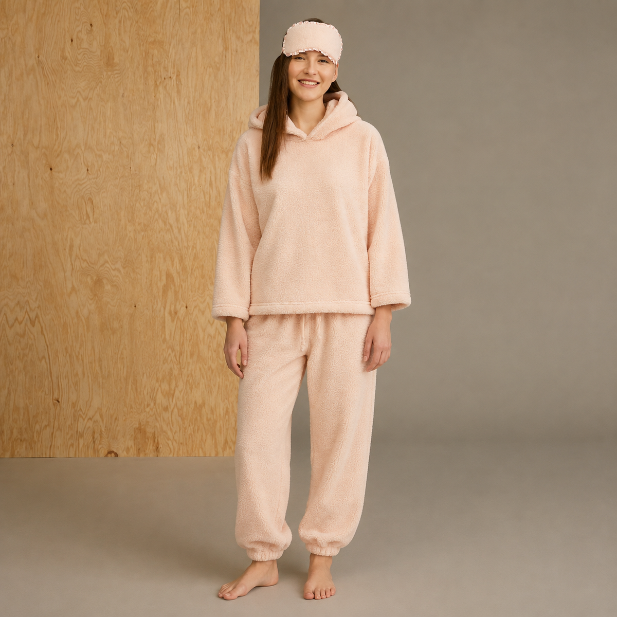 Damen-Nachtanzug mit Pfirsich-Applikation aus Polyester mit Kapuze
